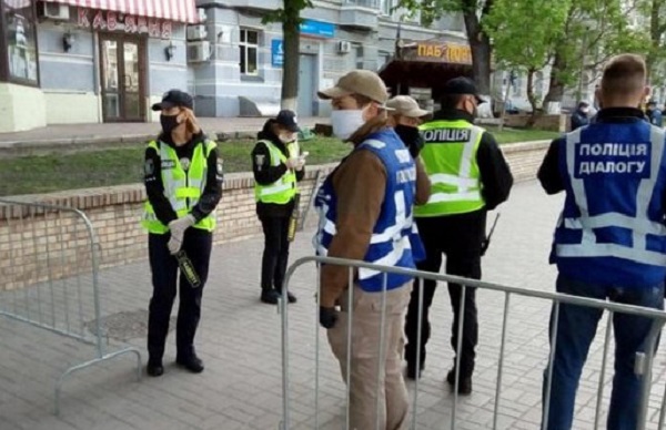 Полицию и Нацгвардию стянули в центр Киева: что происходит