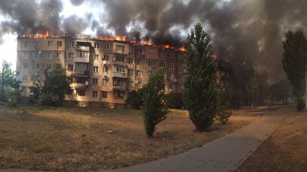 Многоэтажка в Новой Каховке загорелась из-за уснувшего с сигаретой пьяного мужчины. Ему грозит до 8 лет лишения свободы