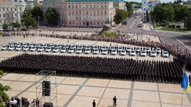 "Все возвращается на свои места". В новой полиции копов массово меняют старые милиционеры