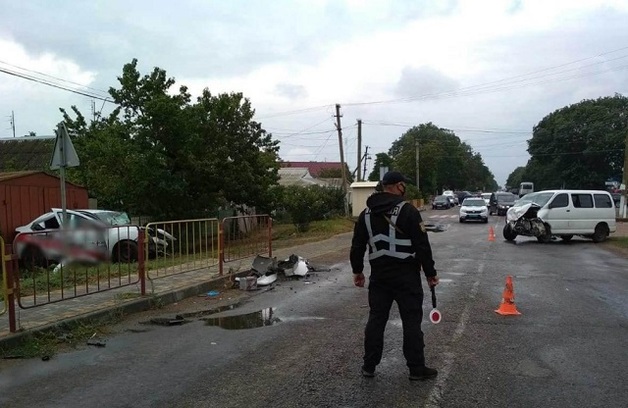 Авто смяло, а семья с детьми оказалась в больнице: под Одессой произошло масштабное ДТП