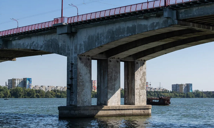 В Днепре 22-летний парень погиб, прыгнув с моста: названо имя