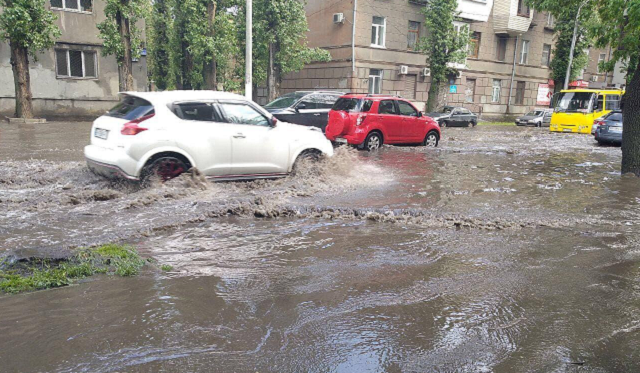 Одесскую область снова залило: затоплены улицы и дороги