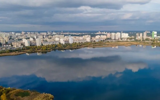 В Киеве экс-регионал хочет построить ТРЦ на озере Вырлица