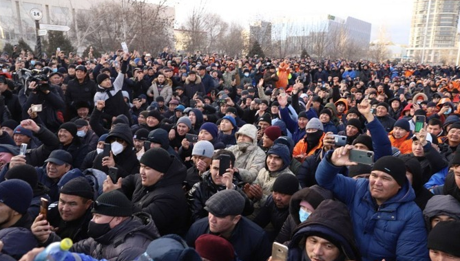 Токаев обратился к России, Беларуси и другим странам ОДКБ для помощи в подавлении протеста