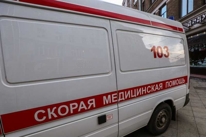 В Санкт-Петербурге двое человек упали с балкона во время выполнения работ по гидроизоляции