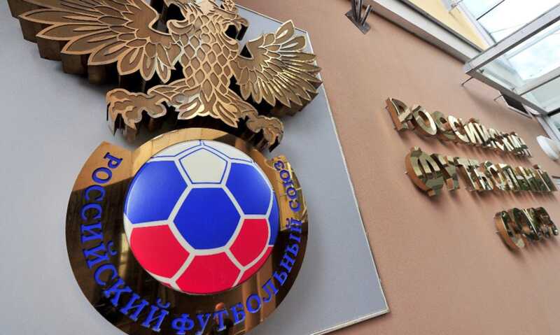 Российская футбольная лига обратилась к болельщикам с просьбой воздержаться от поддержки агрессивных субкультур