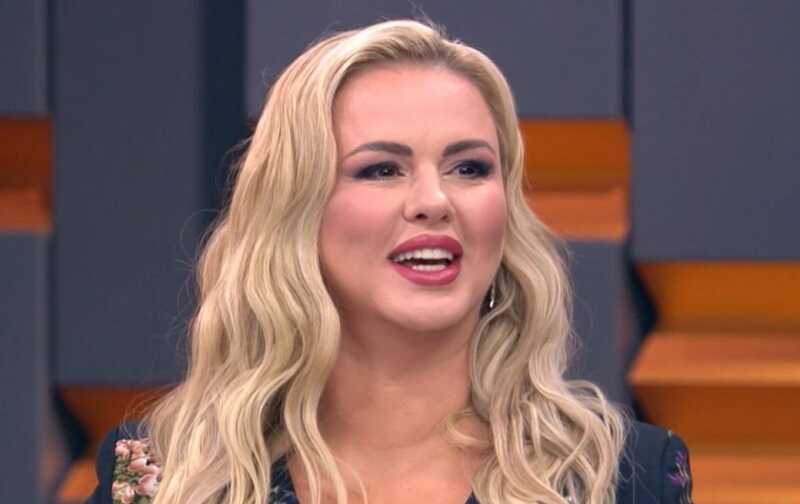 «Если бы я была акулой»: Анна Семенович пошутила над своими формами в социальных сетях