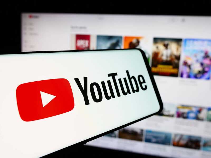 В Украине в соответствии с санкциями СНБО были заблокированы YouTube-каналы политиков и журналистов