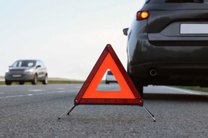 Во Владивостоке автомобиль Lexus перевернулся после выполнения акробатического трюка на дороге