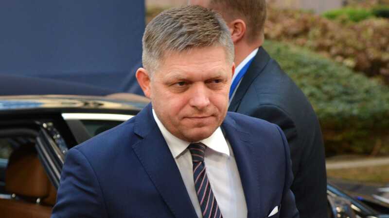Фицо заявил, что западные страны стремятся поддерживать военные действия на территории Украины