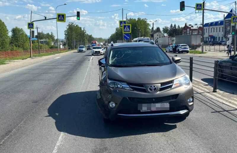 В Чувашии автомобиль иностранного производства сбил на переходе троих человек