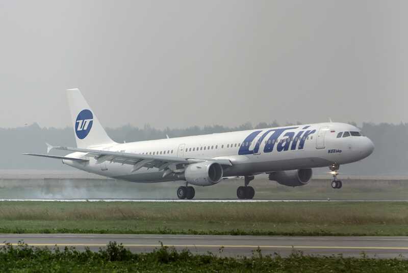 Самолет авиакомпании UTair, вылетевший из Дубая, был вынужден вернуться в аэропорт из-за технической неисправности