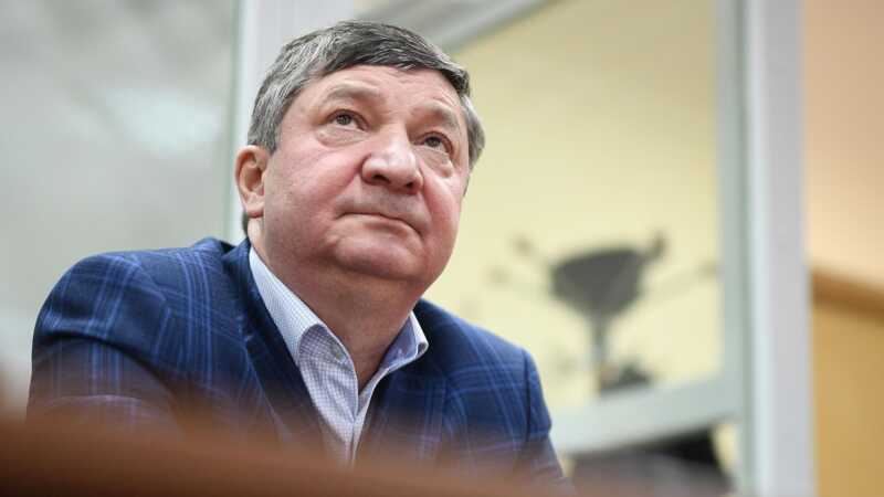 Бывшего заместителя начальника Генерального штаба Халила Арсланова могут приговорить к 19 годам лишения свободы за мошенничество, связанное с оборонными заказами