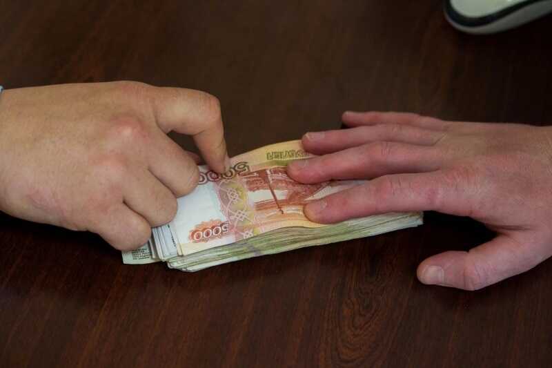 Декан факультета РостГМУ Андрей Сафроненко был задержан по обвинению в получении взятки