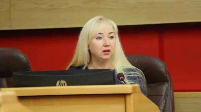 Министр Марина Быругачева обвиняется в злоупотреблении полномочиями при распределении квартир для сирот