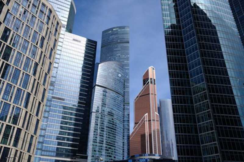Курьера в "Москва-Сити" избили и похитили у него 127 миллионов рублей