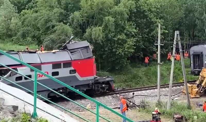 При аварии поезда в Брянской области погибла врач: её дети находятся в критическом состоянии