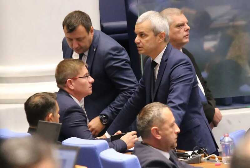 В болгарском парламенте произошла потасовка из-за присоединения к еврозоне