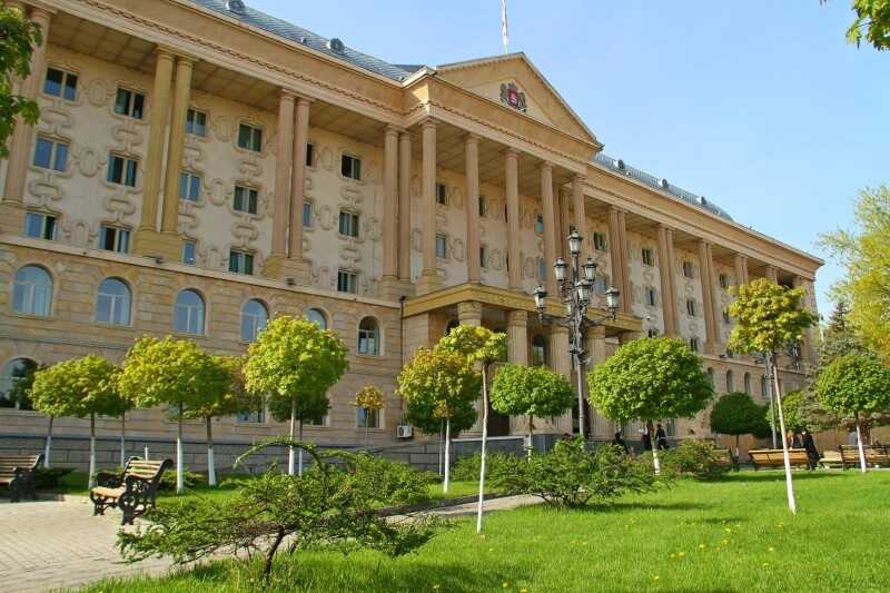Грузинские власти вызывают журналистов в суд за критику государственных служащих
