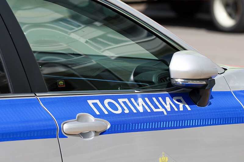 В Нижнем Новгороде подростки повредили фургон с мороженым