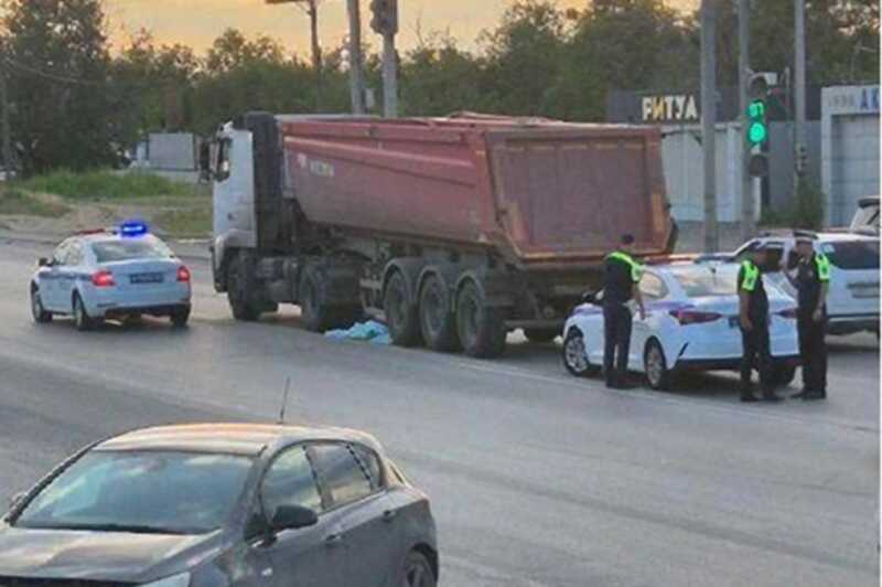 В Волгограде грузовик-самосвал причинил смертельные травмы женщине