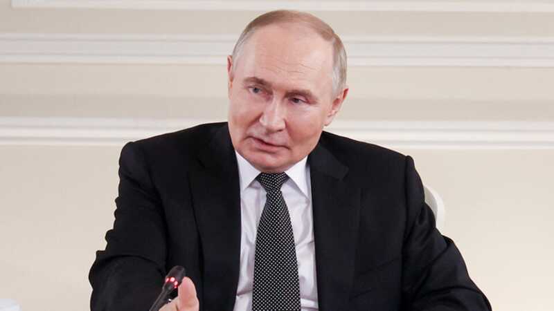 Путин провел встречу с министром иностранных дел Ирана для обсуждения ситуации на Ближнем Востоке