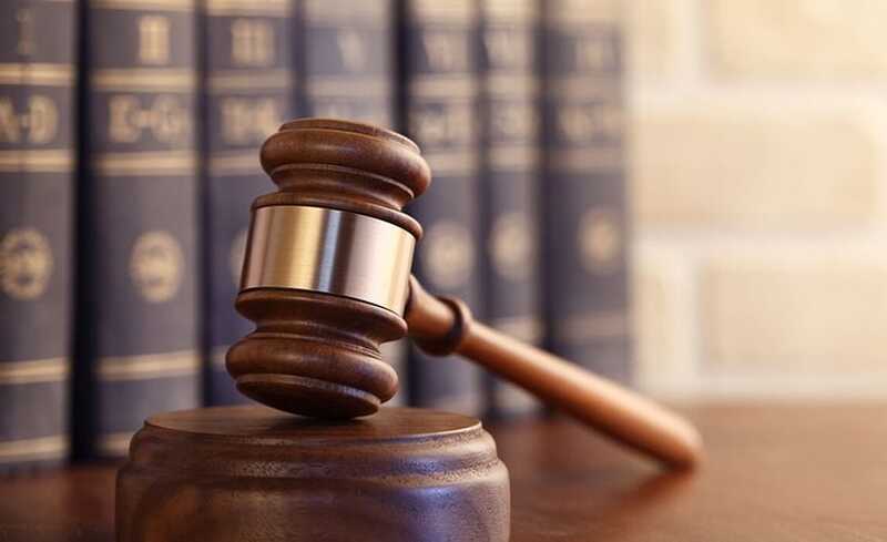 Суд приговорил художников к 3,5 годам колонии за изображение пентаграмм на дверях военных корреспондентов