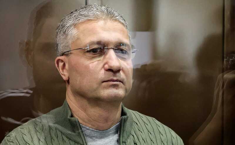 Тиму?ра Ива?нова обвиняют в получении взятки в размере 152 миллиона рублей по контракту на поставку овощных консервов