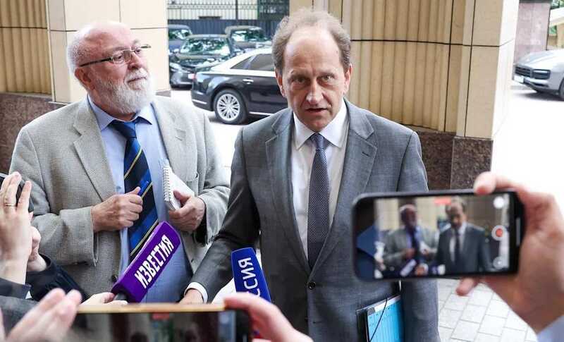 Посол Германии пил кофе в магазине, пока ожидал переводчика для встречи с Марией Захаровой