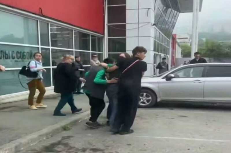 Во Владивостоке в гипермаркете «Рэми» произошла утечка газа