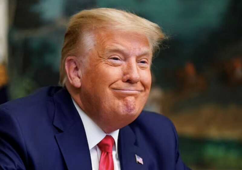 Дональд Трамп презентовал линию парфюмов с изображением своего лица