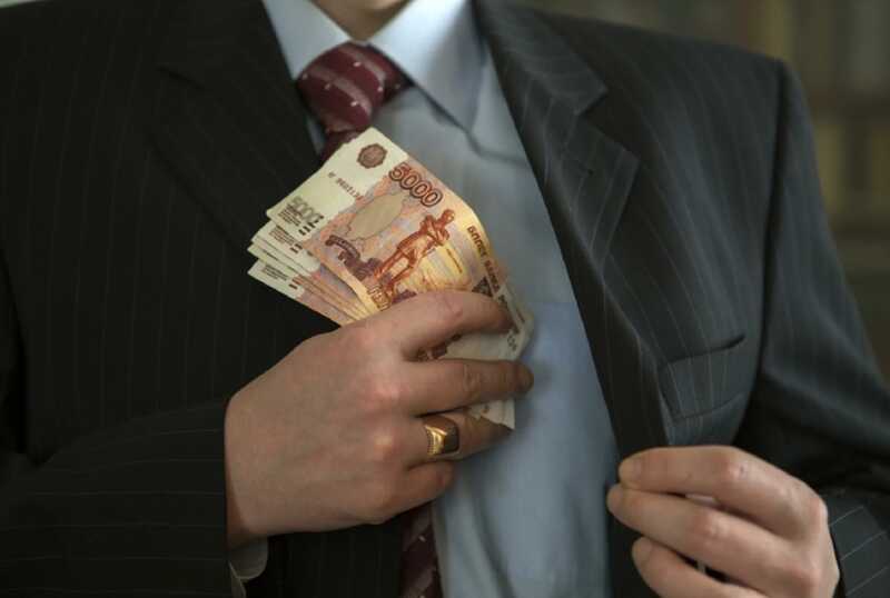 Лазейки для обхода санкций: каким образом олигархи пытаются провести средства через экспорт энергоресурсов