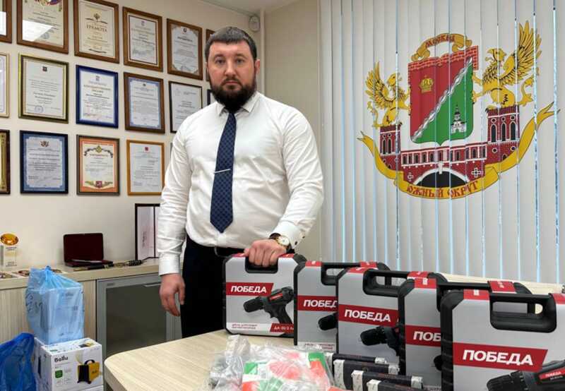 Член партии "Единая Россия" Дмитрий Хлестов заплатил 1 миллион рублей, чтобы получить звание "участника боевых действий"