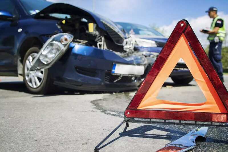 В Твери девочка выбежала на дорогу и стала причиной аварии с участием грузовика и такси