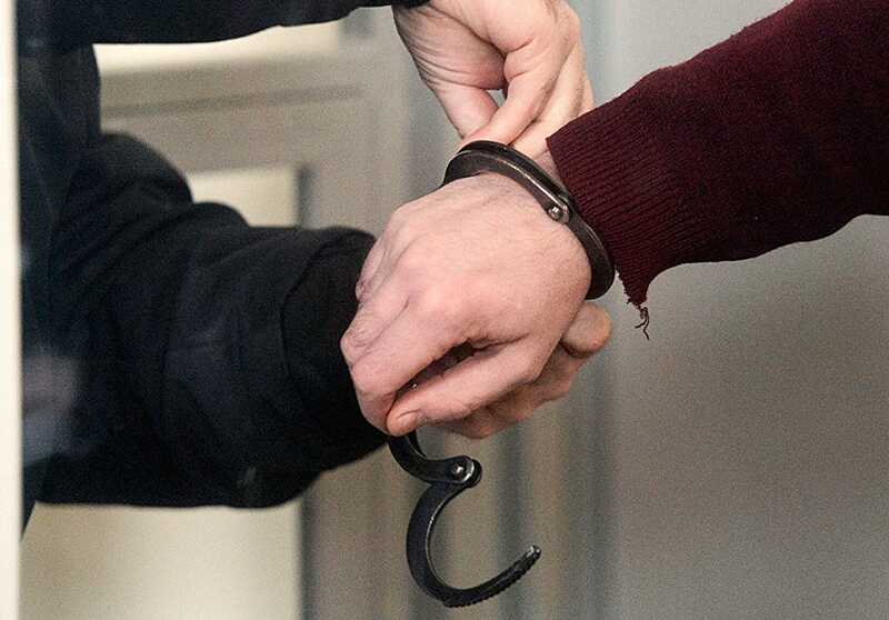 В Петербурге задержали юношу за признание в любви на патриотических плакатах