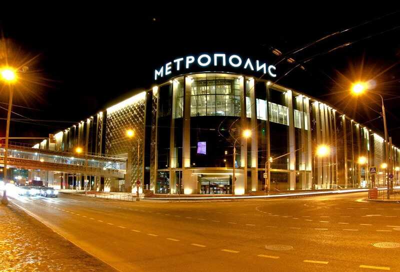 В Москве вспыхнул пожар в торговом центре «Метрополис»: посетителей выводят из здания