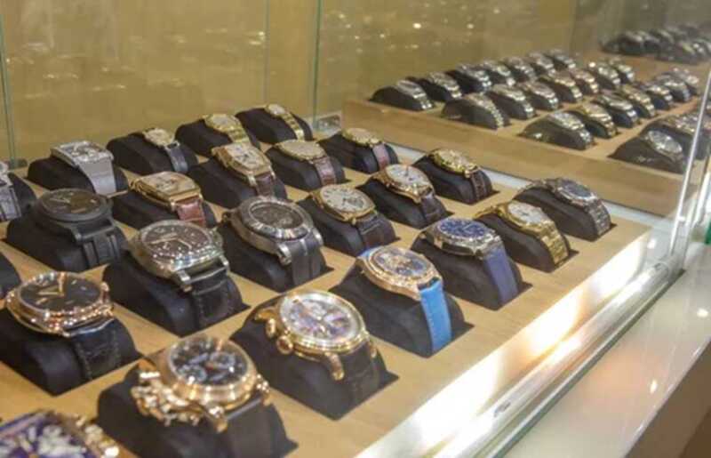 Павел Захаров продавал VIP-клиентам поддельные часы Rolex и Cartier как эксклюзивные и уникальные изделия