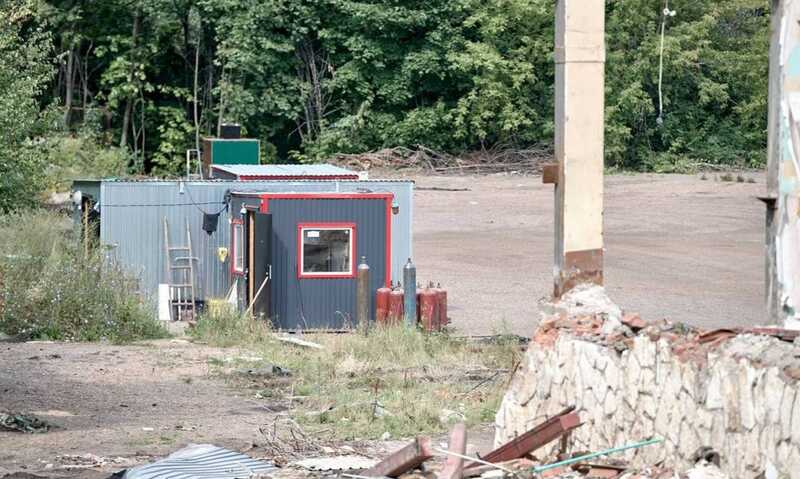 Жители Уфы возмущены незаконной вырубкой деревьев у театра