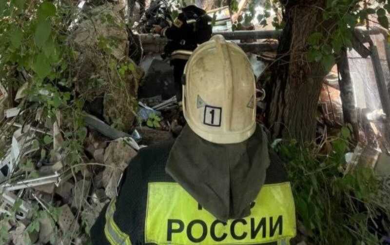 Жители Астрахани три недели сообщали о затопленных подвалах до обрушения дома