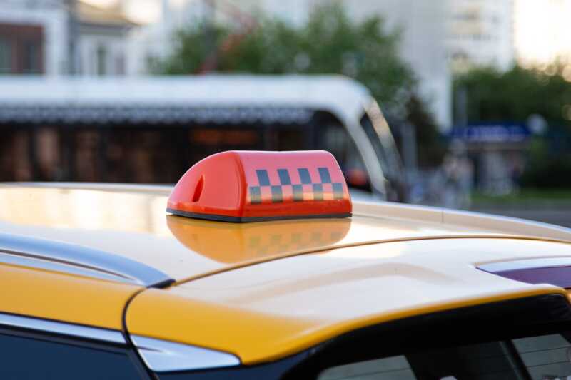 В Санкт-Петербурге мигрантам запретили работать в качестве таксистов