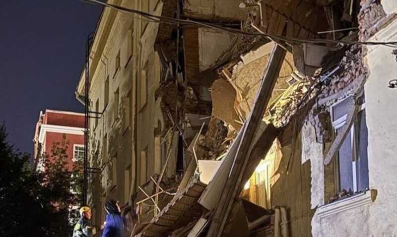 Размещено видео с места крушения пятиэтажного здания в Уфе