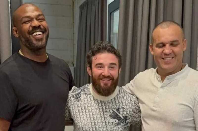 Как чемпион UFC Джон Джонс "отметил" в престижном стриптиз-клубе Москвы за счёт Умара Кремлёва