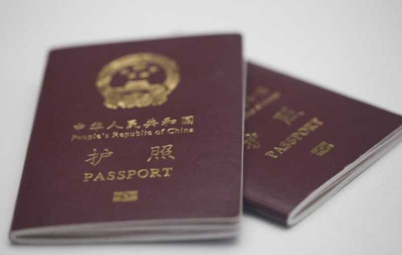 В Китае госслужащих обязали вернуть загранпаспорта