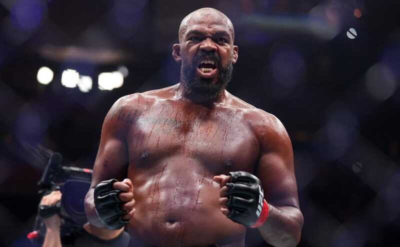 Американский чемпион UFC Джон Джонс ездил по Москве с мигалками и охраной