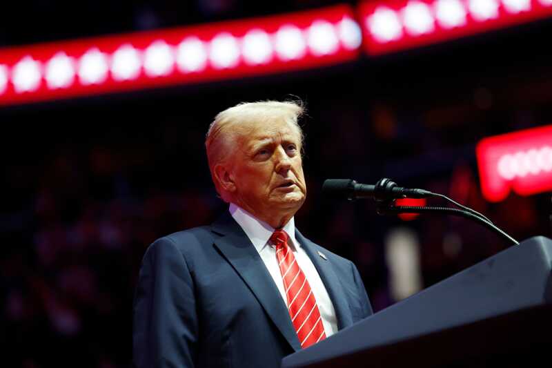 Трамп опять отложил дату повышения пошлин на китайские товары