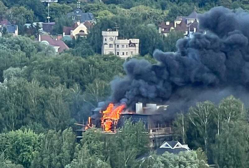 В Красногорске вспыхнул дом возле особняка Филиппа Киркорова
