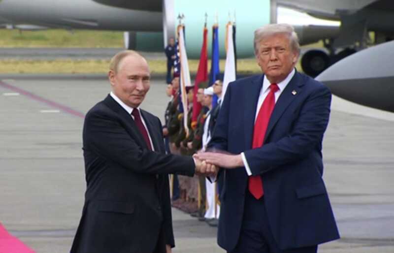 Трамп выражает готовность обсудить обеспечение гарантий безопасности для Украины после встреч с Путиным