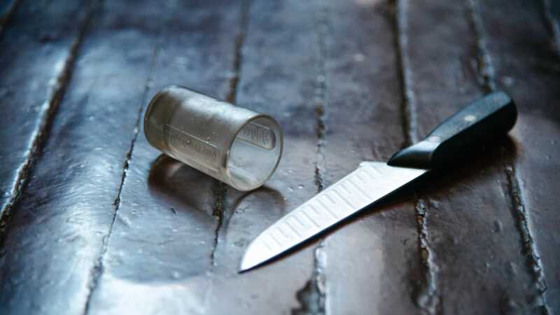 В Калининградском регионе мужчина в состоянии алкогольного опьянения ударил соседа ножом в область живота