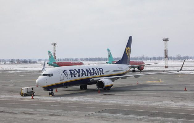 Самолет Ryanair экстренно сел из-за пьяной массовой драки на борту