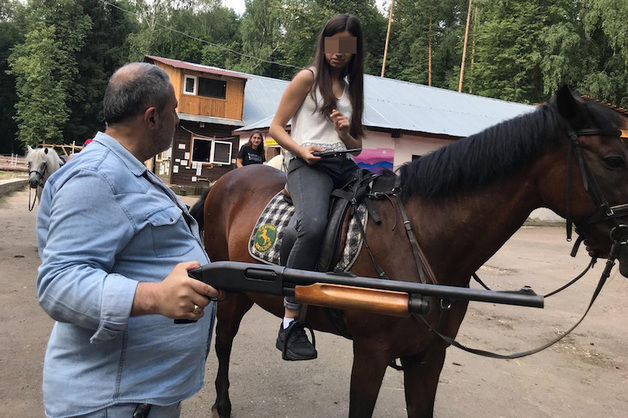 «Впервые изнасиловал в отеле». Три сестры заранее спланировали убийство отца-тирана